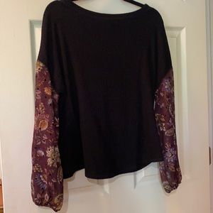 Unique waffle knit shirt w/ sheer, floral sleeves
